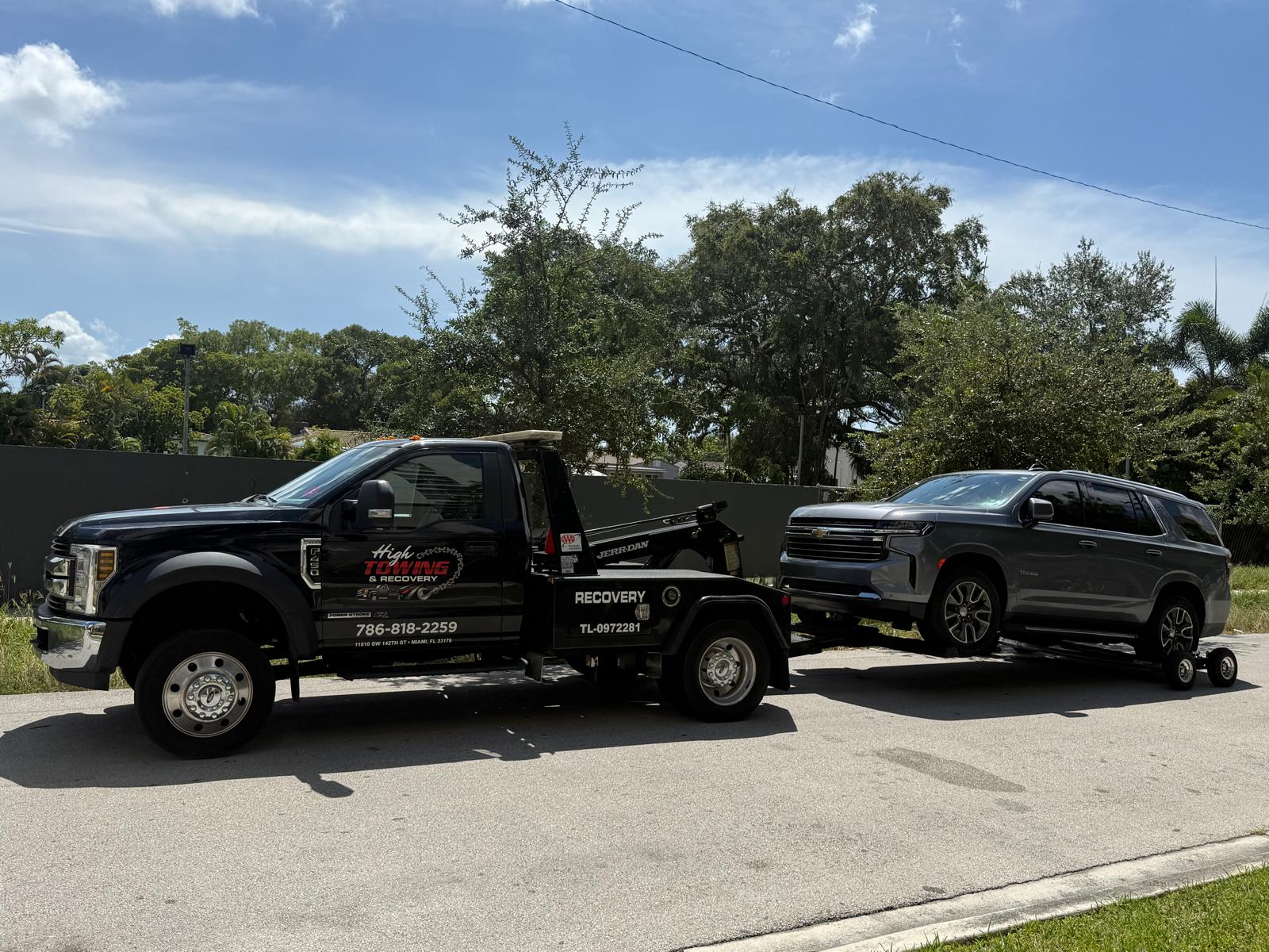 High Towing & Recovery unit on a daytime call — Dadeland